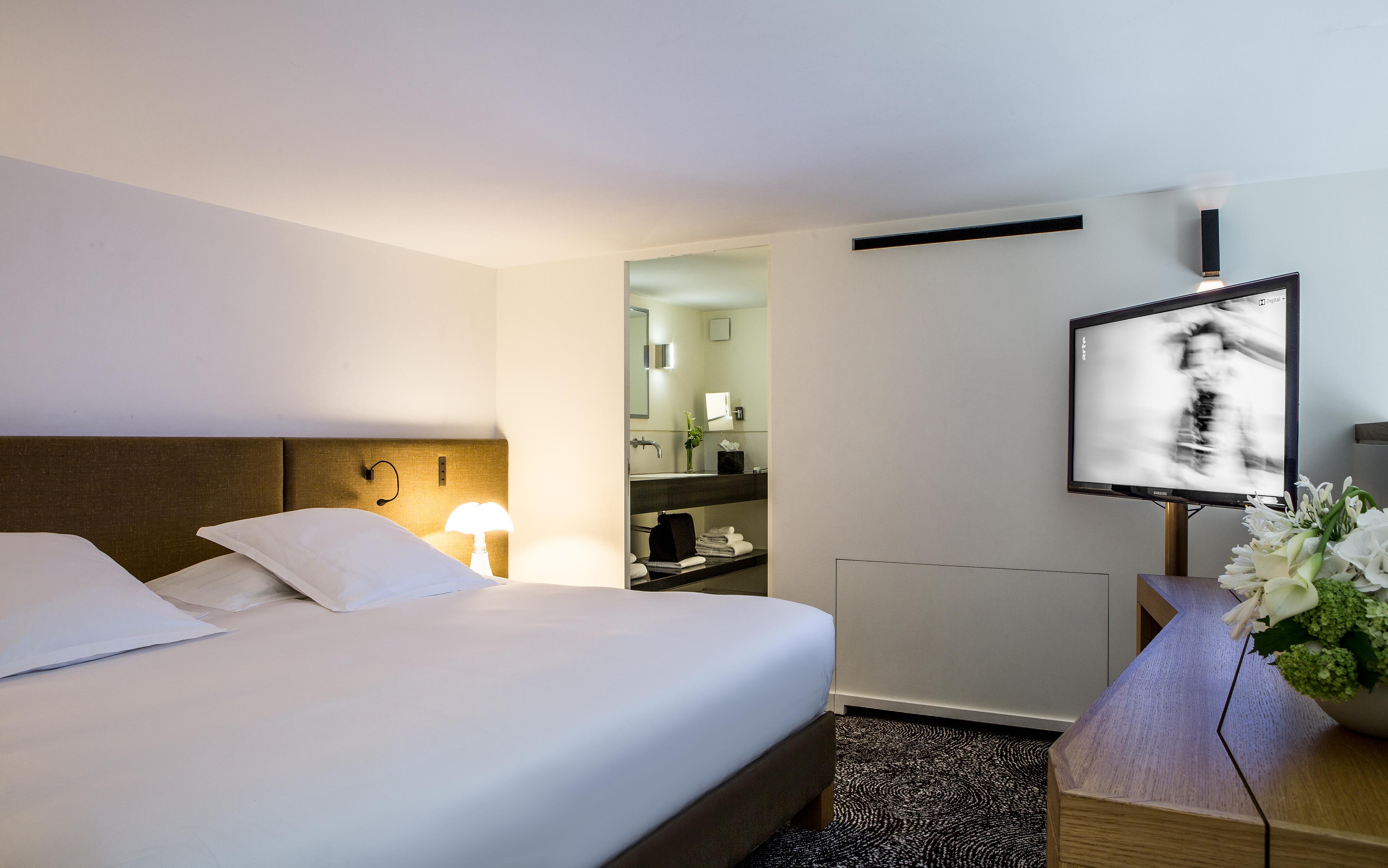 Hotel Marignan Champs-Elysees Paris Exterior foto